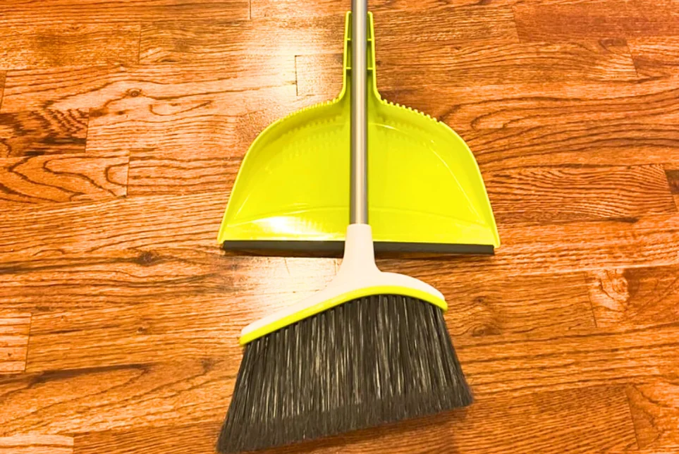 Casabella Basics 2-Piece Angled Broom