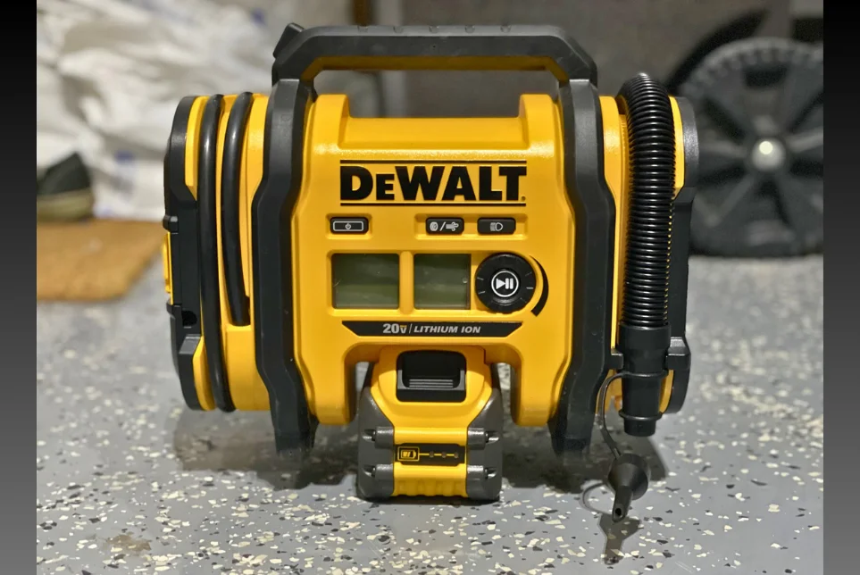 DEWALT Tire Inflator Portable Air Compressor 20V MAX