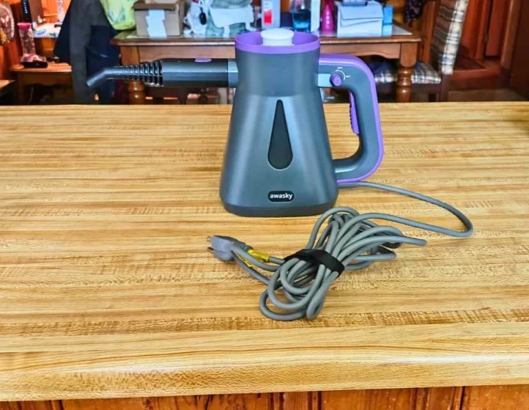 Showing the Best Handheld Steamers for Clothes